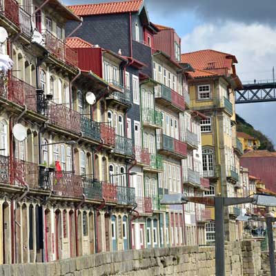利贝拉区(Ribeira district)色彩缤纷的房屋，其中许多建于15世纪