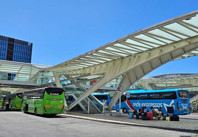 Servicios de Rede Expressos y FlixBus en la estación de autobuses Oriente 