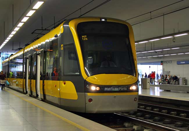Vila do Conde Porto metro train